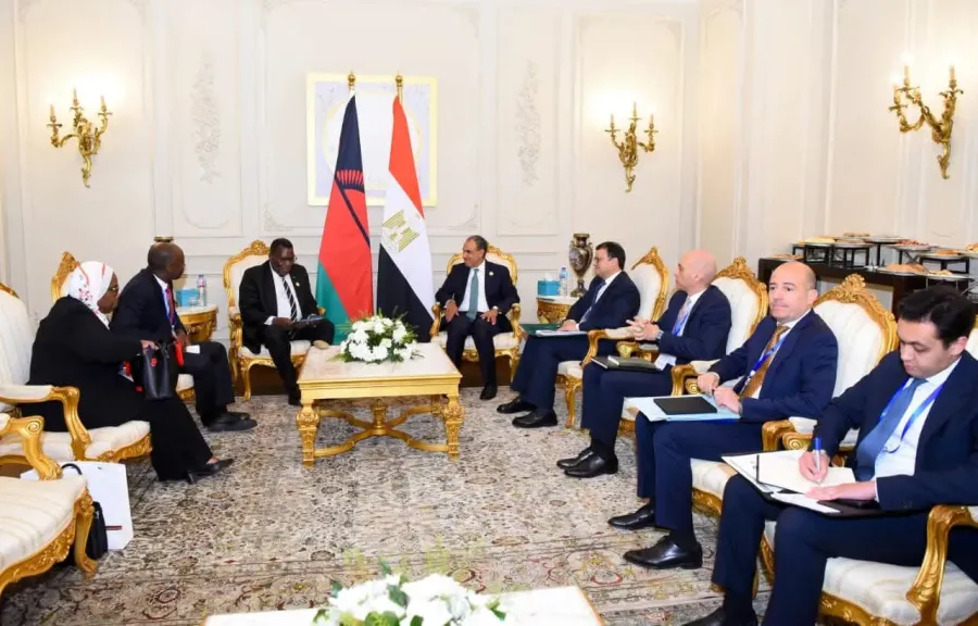 وزير الخارجية يلتقي نظيره المالاوي لبحث سبل تعزيز العلاقات الثنائية