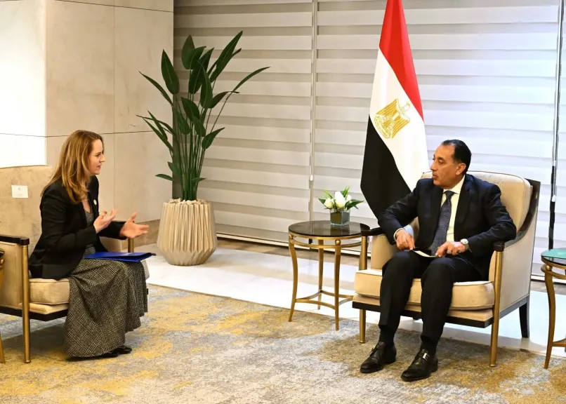رئيس الوزراء يلتقي المديرة العامة للمنظمة الدولية للهجرة لبحث تعزيز التعاون