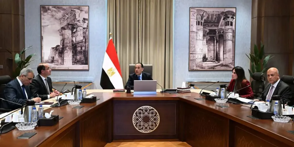 رئيس الوزراء يتابع خطط وإجراءات التوسع في مشروعات تحلية مياه البحر وتوطين الصناعة الخاصة بها