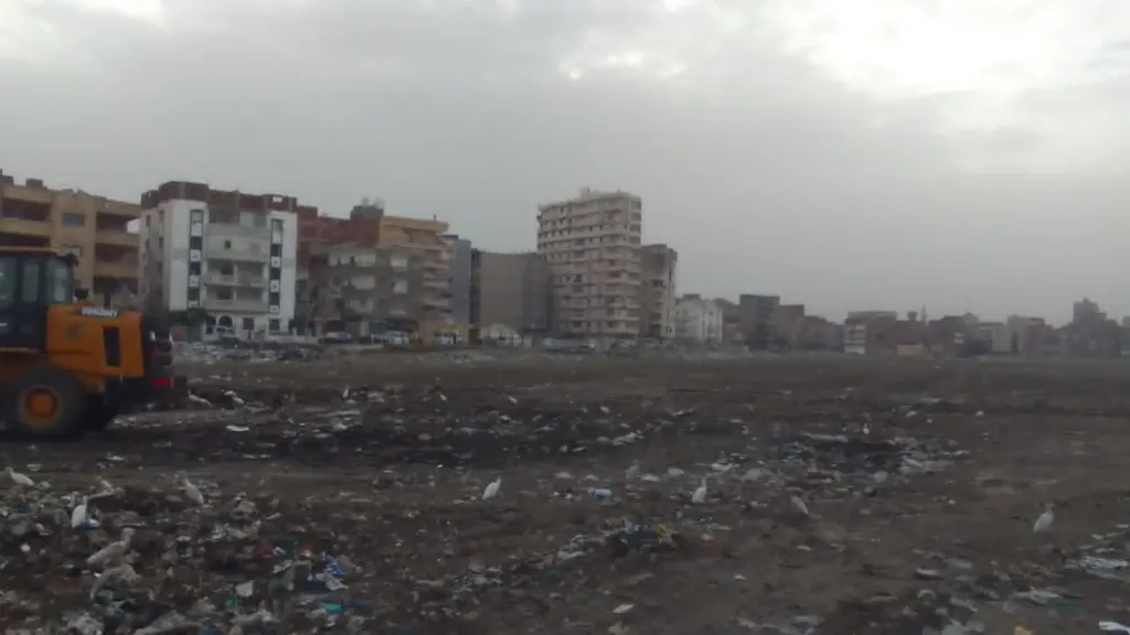 محافظة الإسكندرية تزيل ٤ بؤر فرز مخلفات بأراضي فضاء داخل الكتل السكنية و ترفع 1408 طن مخلفات