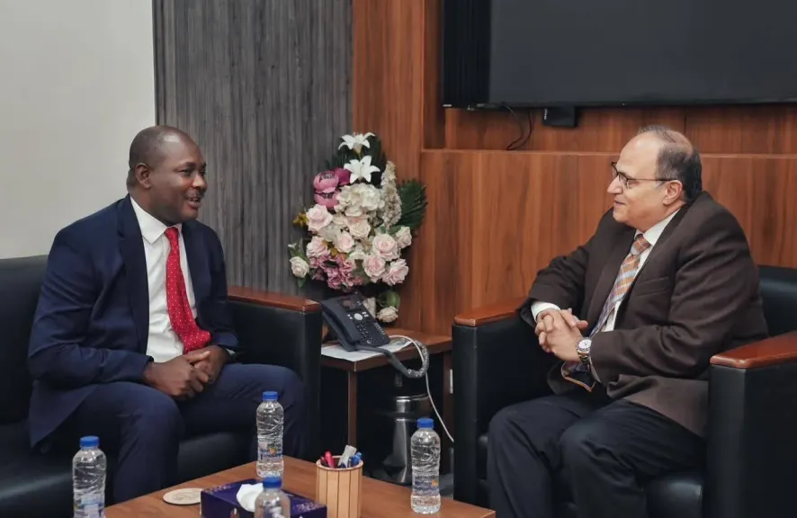 رئيس هيئة الدواء المصرية يستقبل نظيره بدولة غانا لتعزيز التعاون التنظيمي