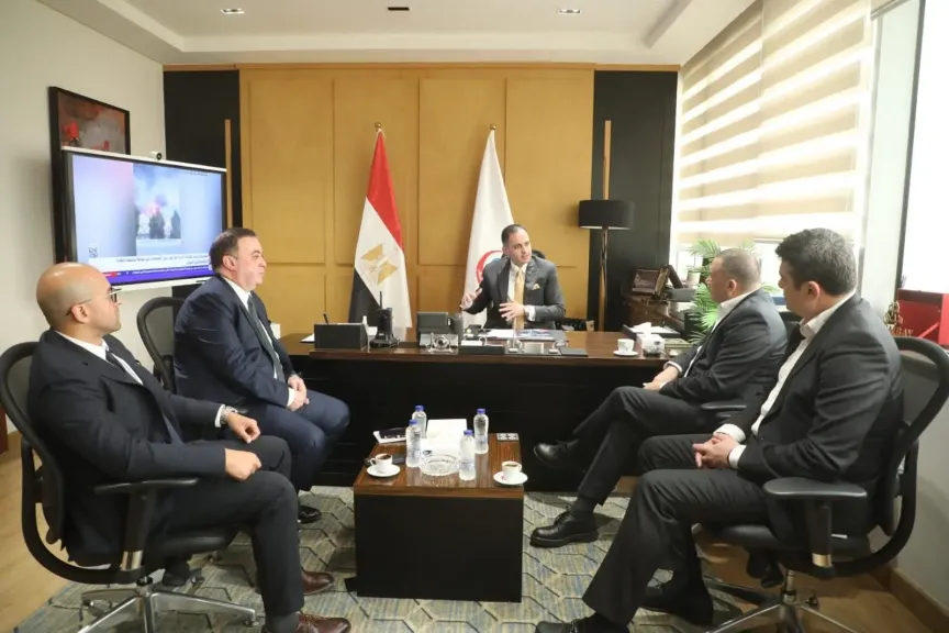 نائب وزير الصحة يبحث مع وفد شركة أورانج سبل دعم التحول الرقمي بالقطاع الصحي