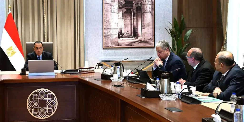 مدبولي يستعرض خطة وآليات العمل في المرحلتين الثانية والثالثة من مبادرة ”حياة كريمة”