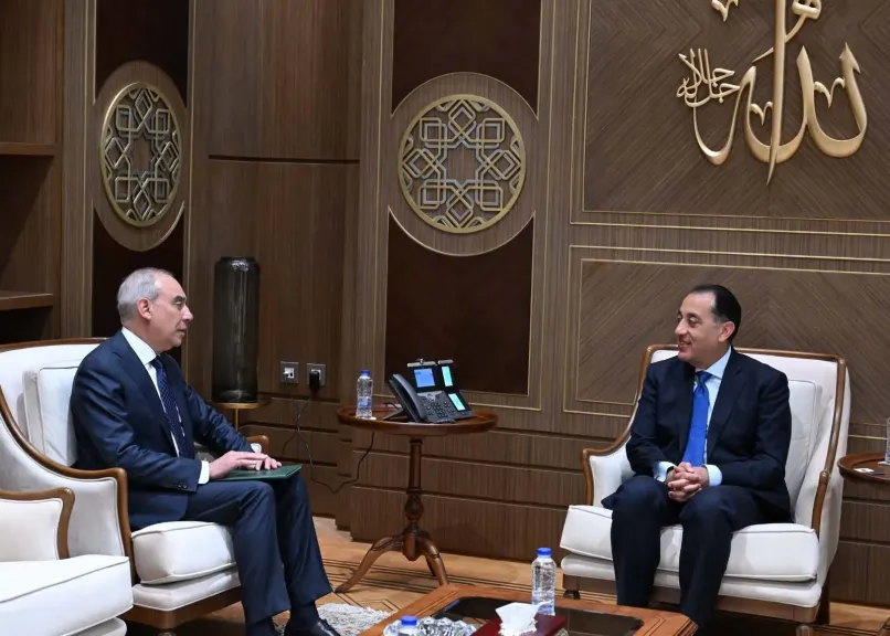 رئيس الوزراء يلتقي السفير علاء يوسف رئيس الهيئة العامة للاستعلامات