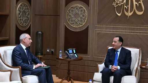 رئيس الوزراء يلتقي السفير علاء يوسف رئيس الهيئة العامة للاستعلامات