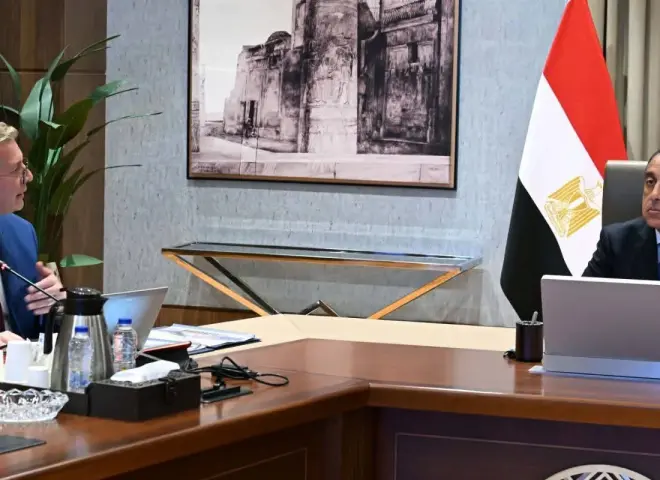 رئيس الوزراء يلتقي وزير البترول والثروة المعدنية لاستعراض عددٍ من ملفات عمل الوزارة