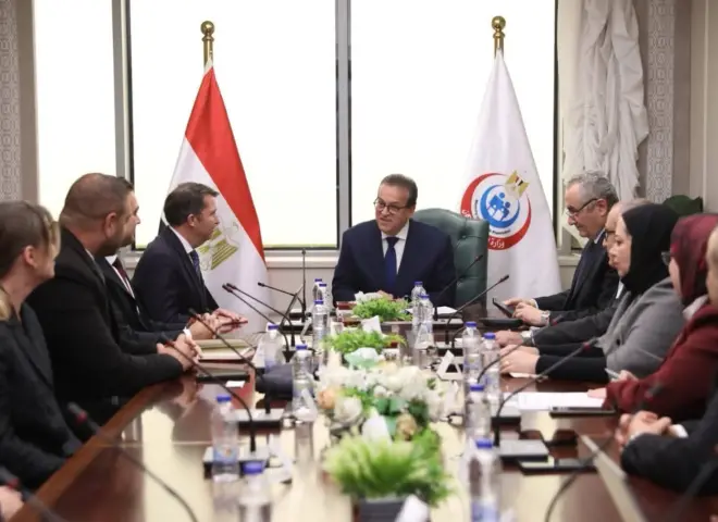 وزير الصحة يستقبل ممثلي “إدواردز لايف ساينسز” و”كابيتال آيز” لبحث التعاون في علاج أمراض القلب