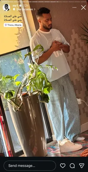 محمد رمضان يشارك صورة له أثناء الصلاة من ألبانيا