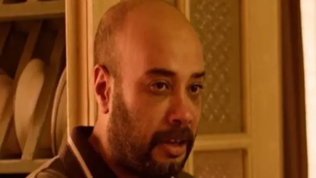 حاتم صلاح يعلن موعد عزاء والده في مسجد الرحمن الرحيم