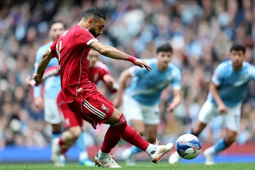 صلاح يهدر ركلة جزاء في مواجهة ليفربول ومانشستر سيتي