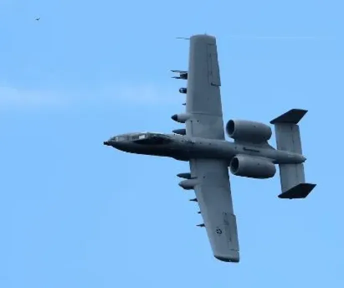 مسئول أمريكي: لم يتضح ما إذا كانت الطائرة الهجومية (إيه-10) تحطمت أو أُسقطت