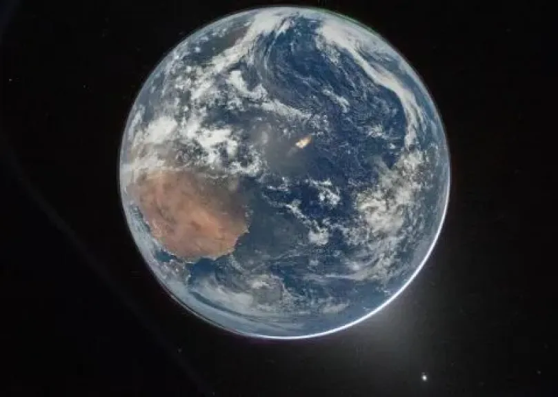 رواد الفضاء في مهمة القمر يرسلون صورا للأرض