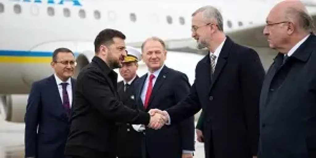 زيلينسكي يصل إسطنبول لبحث اتفاق سلام مع أردوغان بشأن أوكرانيا