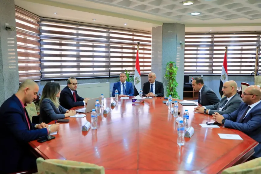 وزير التعليم يبحث مع رئيس هيئة الرقابة المالية آليات إدراج ”الثقافة المالية” بالمناهج الدراسية