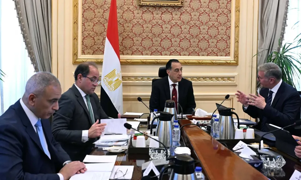 رئيس الوزراء يتابع مع وزيرى المالية والبترول عددًا من ملفات العمل المشترك