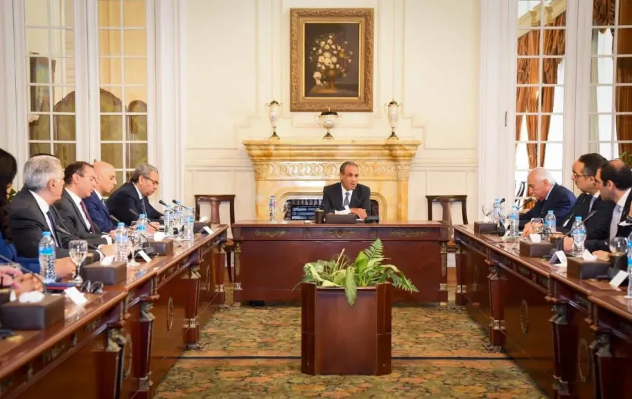 وزير الخارجية يستقبل وفدًا من غرفة التجارة الأمريكية بالقاهرة لبحث سبل تعزيز الشراكة الاقتصادية والاستثمارية