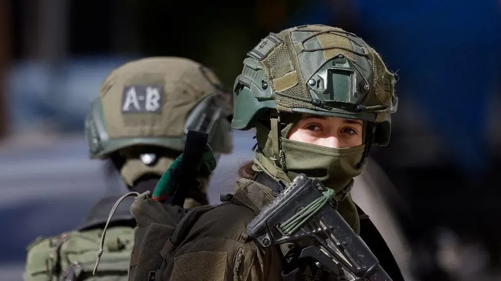 الجيش الإسرائيلي يعلن ضرب 120 هدفا في وسط وغرب إيران