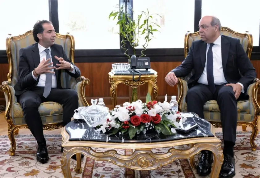 وزير الطيران المدني يبحث مع مسؤولي شركة Microsoft آليات تعزيز التعاون المشترك