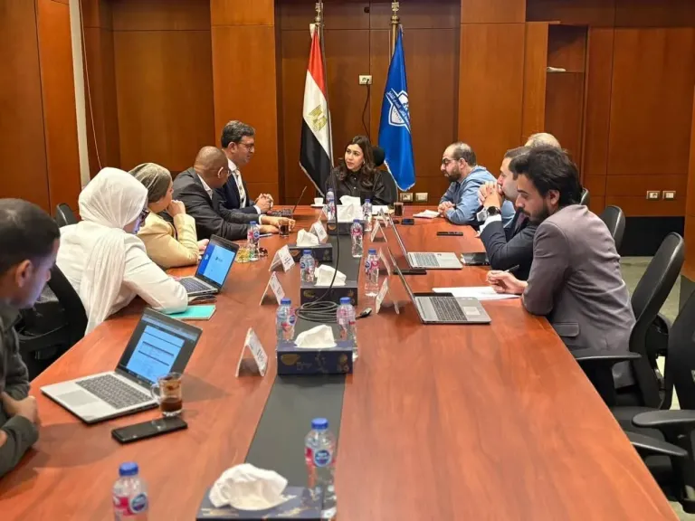 الهيئة العامة للتأمين الصحي الشامل تستقبل وفدًا رفيع المستوى من البنك الدولي لتعزيز الشراكة الاستراتيجية