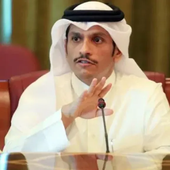 رئيس وزراء قطر يدعو لاحتواء التصعيد العسكري في المنطقة