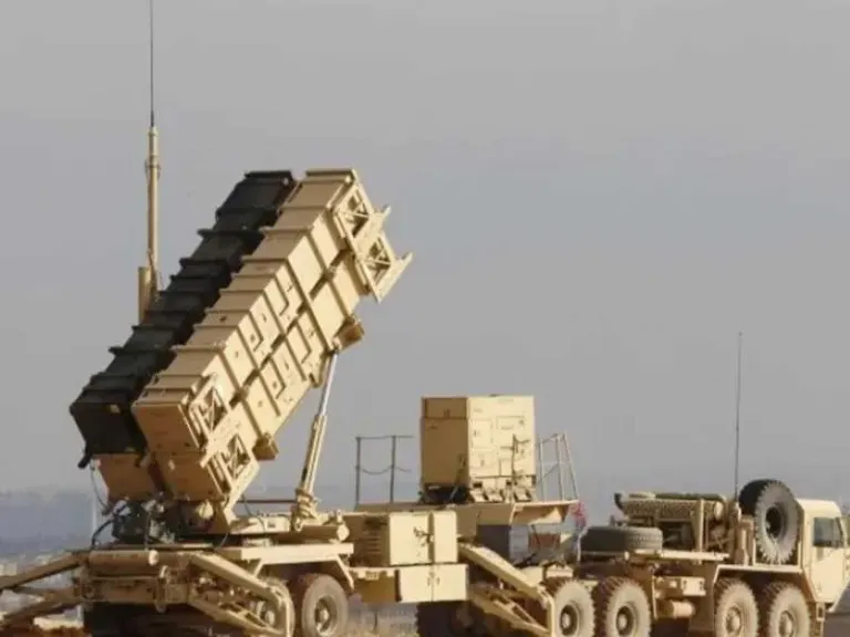 الكويت تعلن التصدي لـ16 صاروخا و46 مسيرة من إيران