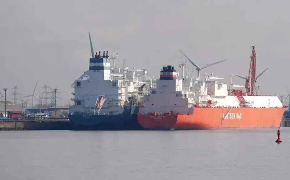 مصدر مطلع لرويترز: الحرس الثوري أوقف ناقلتي غاز مسال قطريتين قبل عبور مضيق هرمز