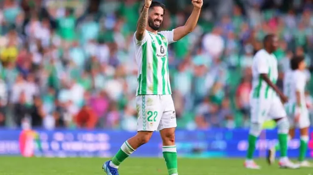 عودة إيسكو لتدريبات ريال بيتيس بعد فترة طويلة من الغياب