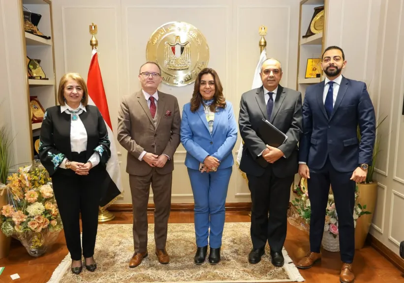 وزيرة التنمية المحلية والبيئة تبحث مع سفير التشيك بالقاهرة مجالات التعاون المشترك