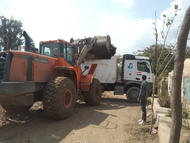 محافظ الغربية يتابع أكبر حملة لرفع تراكمات المخلفات بمركز ومدينة قطور.. رفع أكثر من ٣٠٠ طنً قمامة