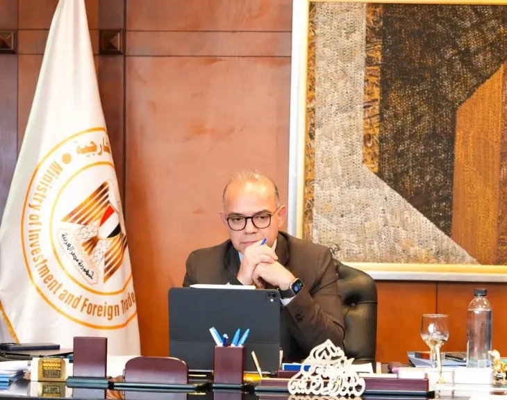 وزير الاستثمار يبحث مع وزير التجارة البريطاني تعزيز التعاون الاقتصادي ودفع الاستثمارات