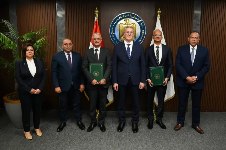 وزير البترول يشهد توقيع عقد توريد خام الفوسفات للمجمع الصناعي الجديد بالمنطقة الاقتصادية لقناة السويس