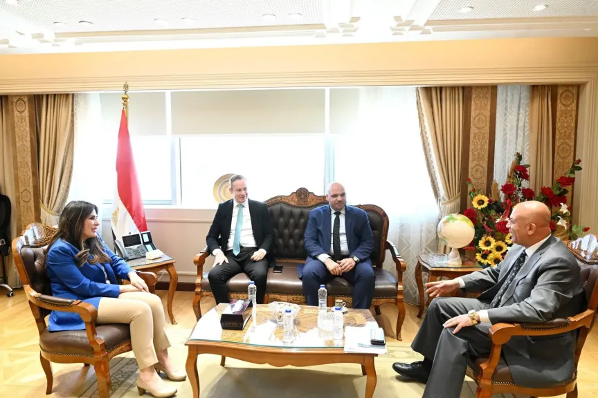 وزيرة الإسكان تبحث مع شركة «أكوا باور» سبل التعاون المشترك في مجال إنشاء وتشغيل محطات تحلية مياه البحر