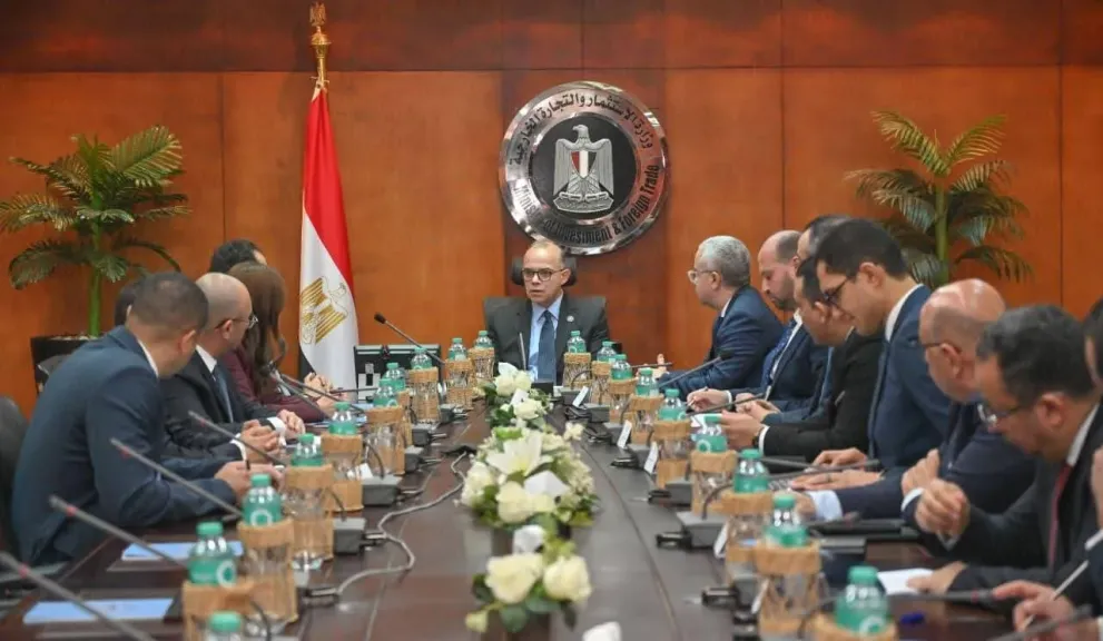 وزير الاستثمار يبحث مع وفد ”مايكروسوفت العالمية” سبل تعزيز الاستثمارات في تكنولوجيا المعلومات