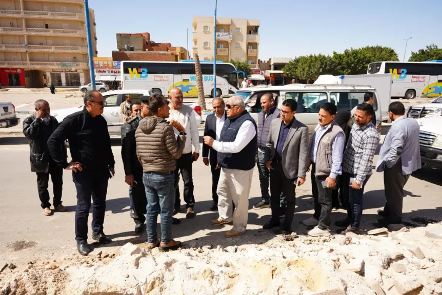 محافظ مطروح يتابع تطوير الجزيرة الوسطى بطريق مطروح–الإسكندرية