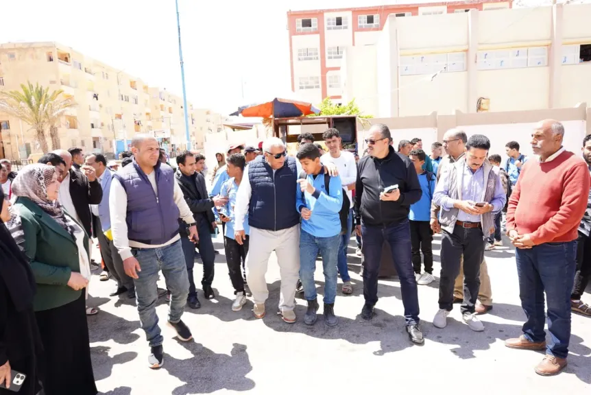 محافظ مطروح يتفقد موقع مقترح مجمع الخدمات بالكيلو 10 ويوجه بتنمية عمرانية حضارية