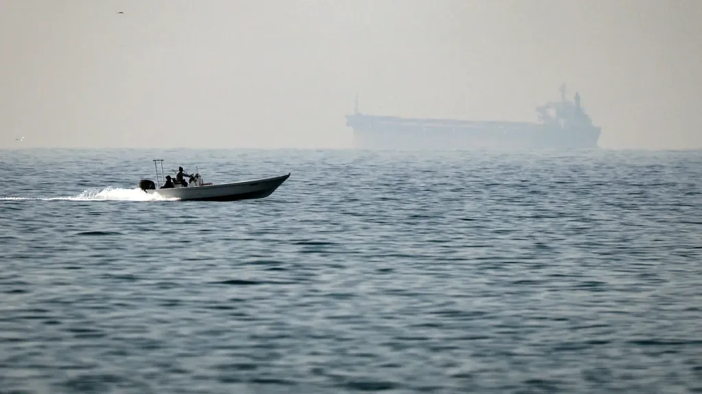 الاتحاد الأوروبي يرفض فكرة فرض رسوم عبور في مضيق هرمز