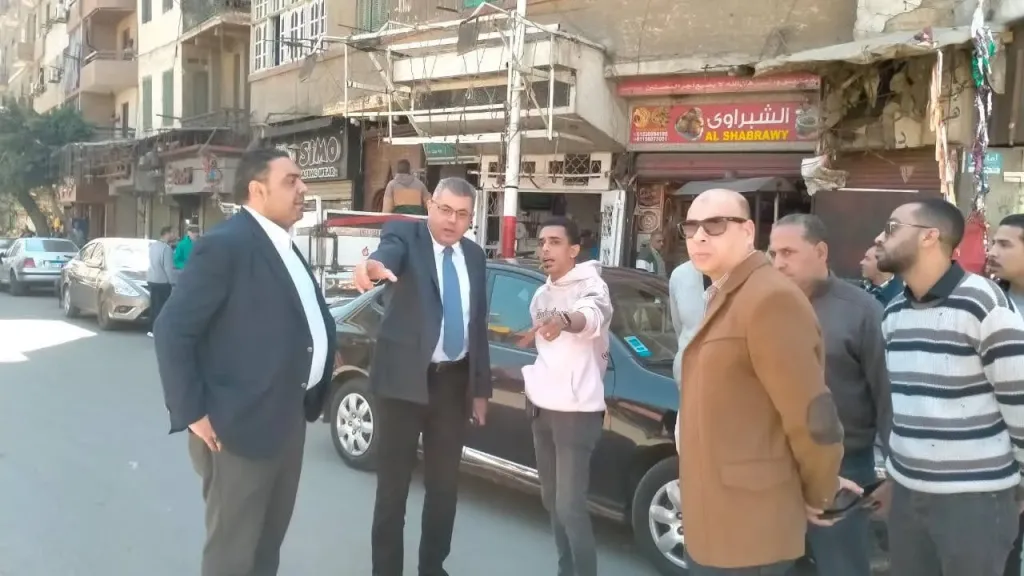 نائب محافظ القاهرة يتابع أعمال تطوير وتجميل ميدان الساليزيان بحى الساحل