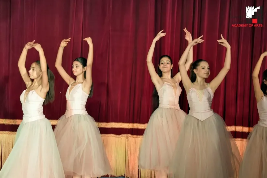 أكاديمية الفنون تحتفل بأعياد الربيع وتكرم الأمهات والآباء والموظفين المتميزين