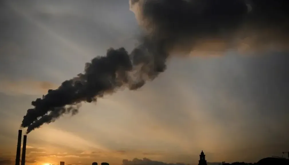 إدارة ترامب تقلص قواعد التخلص الآمن من الرماد السام في محطات الكهرباء التي تعمل بالفحم