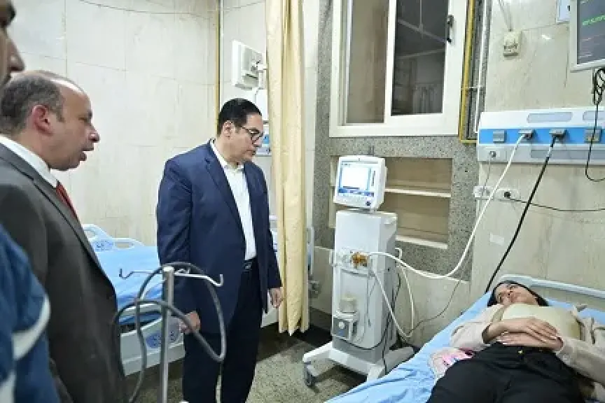 رئيس جامعة القاهرة يجري جولة للاطمئنان على مرضى مستشفى الاستقبال والطوارئ