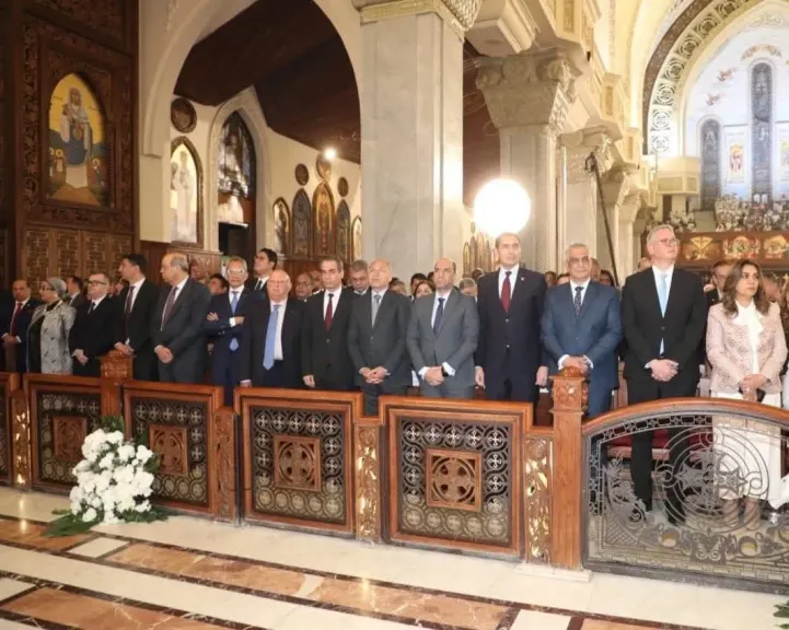 وزير العمل يشارك في قداس عيد القيامة المجيد بالكاتدرائية المرقسية