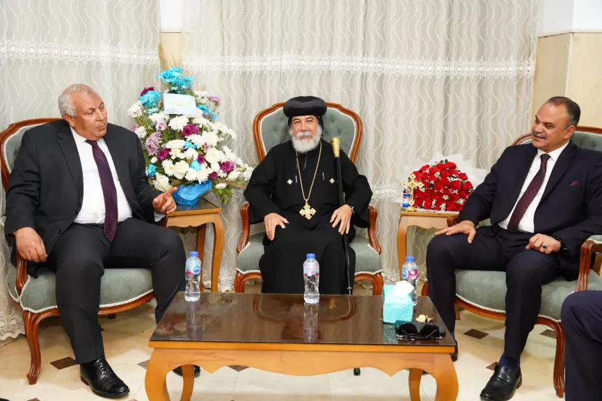 محافظ مطروح يهنئ الأنبا كاراس بعيد القيامة المجيد مؤكدًا وحدة وتكاتف أبناء مصر