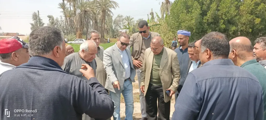 بحضور النائب ياسر عرفة.. لجنة ميدانية لبحث مشكلة الصرف الزراعي بقرية أتريس