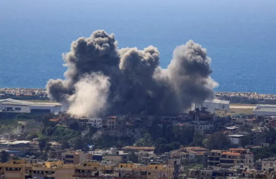 غارة إسرائيلية تودي بحياة رضيعة في جنوب لبنان بعد أيام من استشهاد والدها