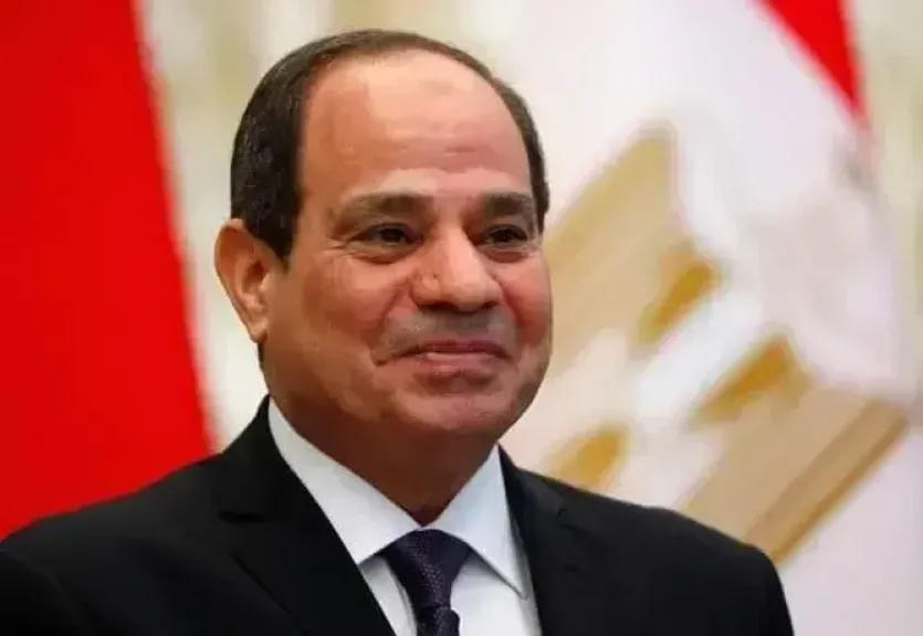 السيسي يبحث مع «CMA – CGM» الفرنسية تعزيز الاستثمارات بموانئ مصر والمنطقة الاقتصادية لقناة السويس
