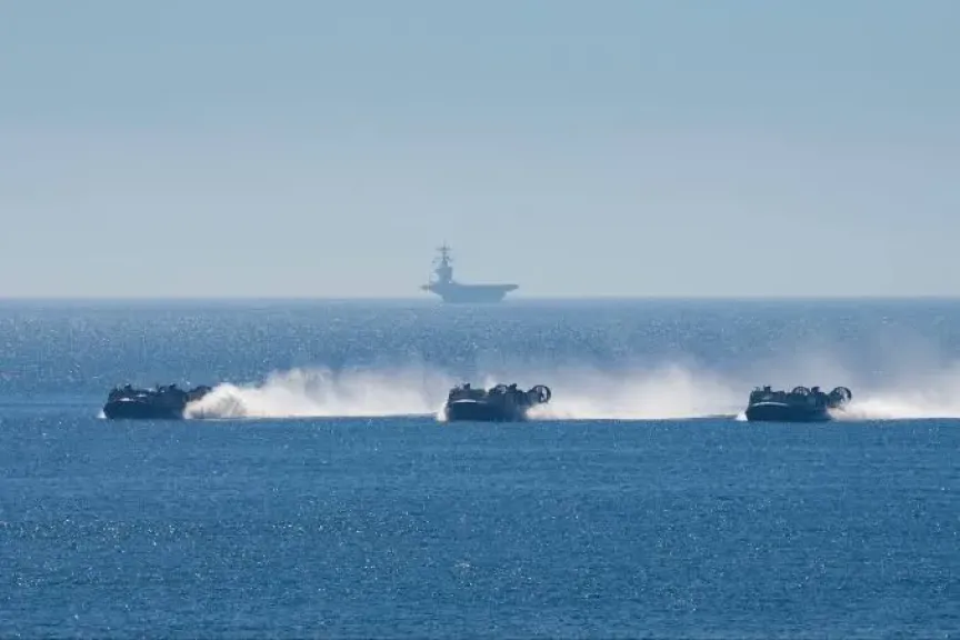 الجيش الأمريكي يفرض سيطرة بحرية في خليج عُمان وبحر العرب