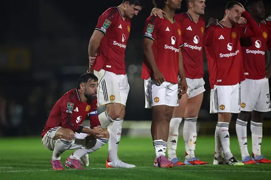 سيسكو يقود هجوم مانشستر يونايتد أمام ليدز في الدوري الإنجليزي