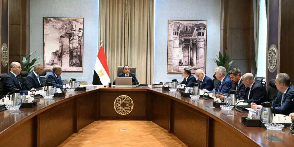 رئيس الوزراء يلتقي المدير العام لـ”روسآتوم” لبحث مستجدات مشروع الضبعة النووية وآفاق التعاون المشترك