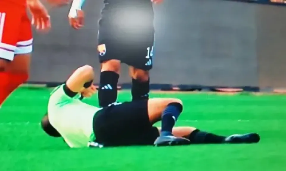 إصابة قوية تمنع الحكم مصطفى الشهدي من استكمال مباراة مودرن والجونة