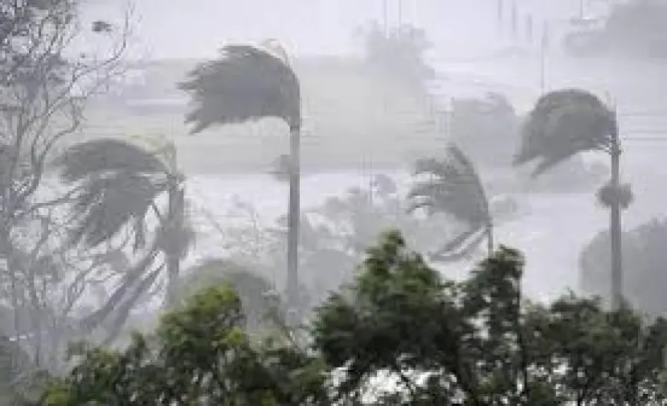 إعصار سينلاكو فائق القوة يصل إلى جزر ماريانا الشمالية النائية بالمحيط الهادئ